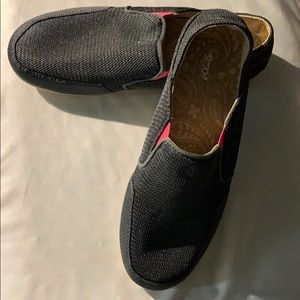 Olukai ladies size 8 worn once